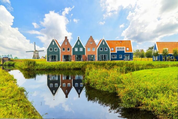 Volendam: a Walk Through the Traditional Fishing Village - Quizzes and Engagement