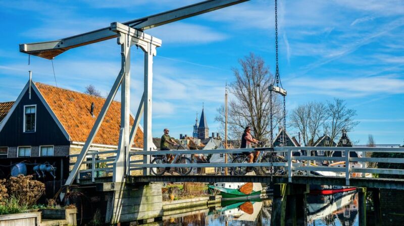 Volendam: Bike Rental With Suggested Countryside Route - Key Points