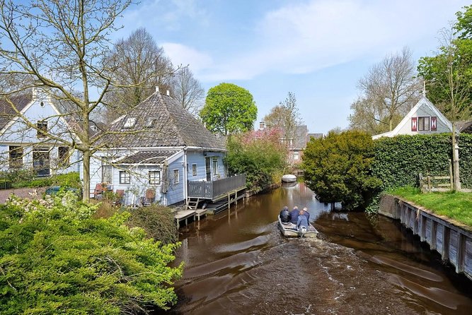 Volendam & Marken Private Tour in Luxury Jaguar S Type 1/2 Day - Accessibility and Group Size