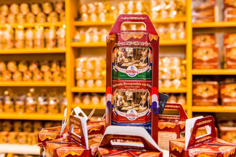 Volendam: Stroopwafel Experience With Tasting - Flavor and Souvenir Options