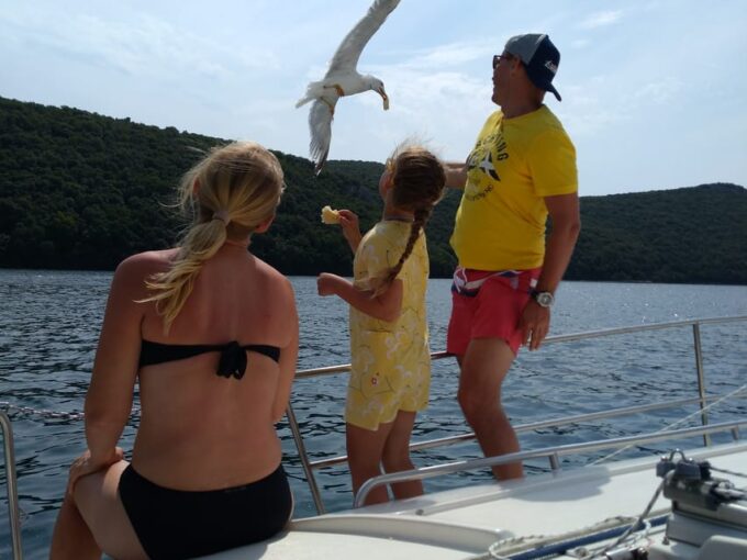Vrsar: Dolphin Watching and Sightseeing Private Day Cruise - Language and Communication