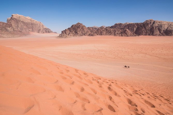 Wadi Rum: 4 Hour Highlights Tour - Travelling in a Rugged 4WD