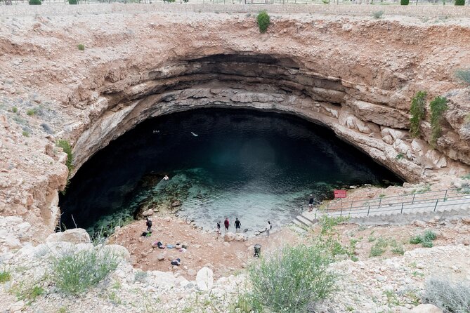 Wadi Shab and Bimmah Sinkhole Full Day Tour - Exploring Wadi Shab