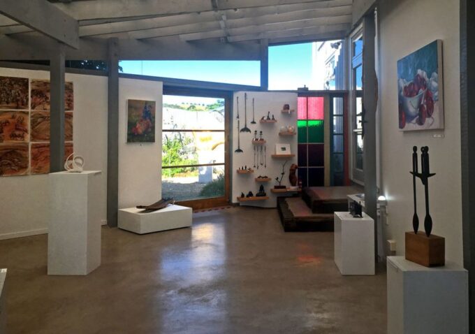 Waiheke Island: 5-Hour Guided Art Tour - Lunch at Church Bay