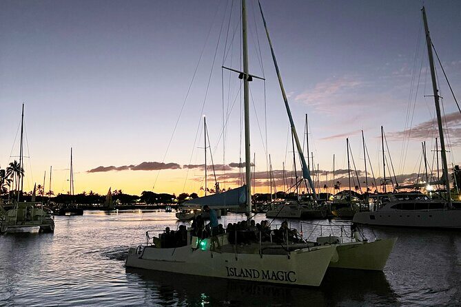 Waikiki Beach Catamaran Friday Night Fireworks Tour - Key Points