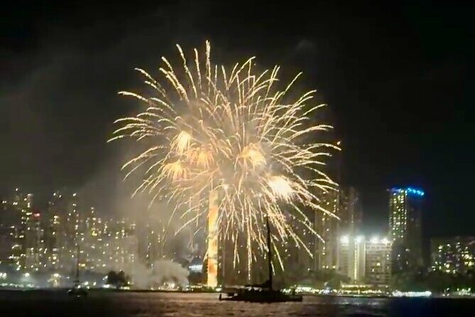 Waikiki Beach Catamaran Friday Night Fireworks Tour - The Value of the Experience
