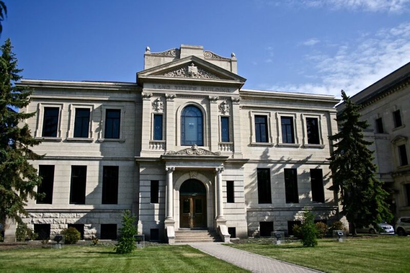 Walk Downtown Winnipeg With 4 Unique Smartphone Audio Tours - Taking in the Limelight