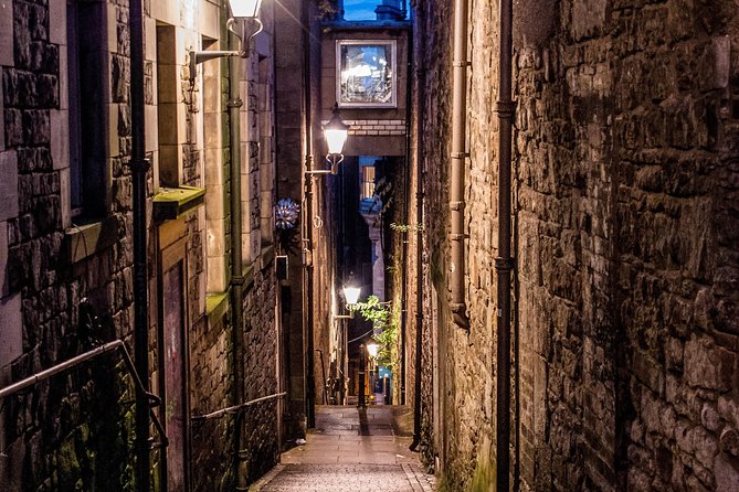 Walk on the Pages of Edinburgh – Guided Literary Tour - Discovering Iconic Landmarks