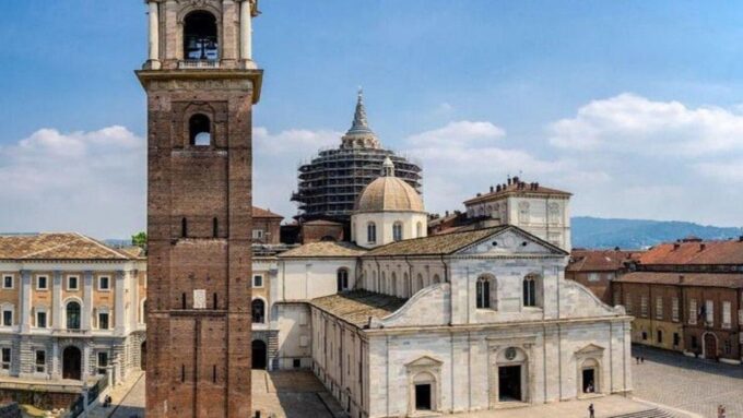 Walk Through Turin and Royal Palace - Discovering Historical Sites