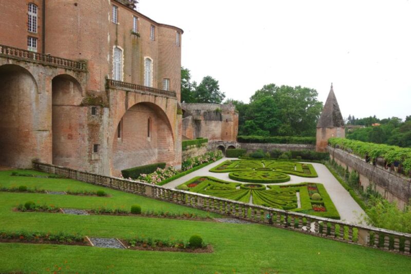 Walk With Madame De Lapérouse in 18th-Century Albi - Immersive Tour Experience