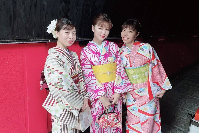 Walking Around the Town With KimonoYou Can Choose Your Favorite Kimono From [Okinawa Traditional Costume Kimono / Kimono / Yukata]Hair Set & Point Makeup & Dressing & Rental Fee All - Key Points