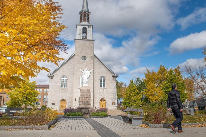 WALKING AT BEC-SCIE OUTDOOR CENTRE (CANYON) - Saguenay Guided Tours - Accessibility and Service Animals