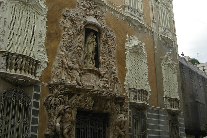 Walking in Valencia - Discovering Local Flavors and Cuisine