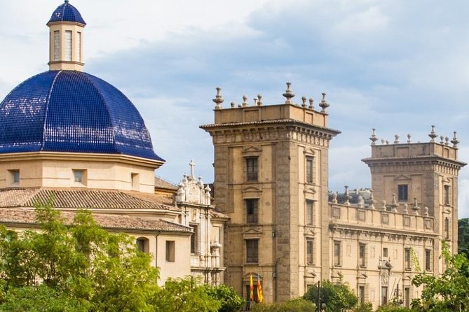 Walking in Valencia - The Citys Vibrant Art Scene