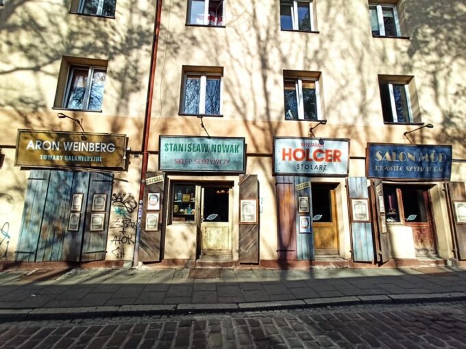 Walking Polaroid Tour With Snacks in Old Jewish Quarter - Starting Location and Route