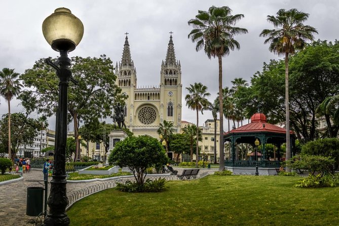 Walking Through the City of Guayaquil - Exploring Malecon 2000