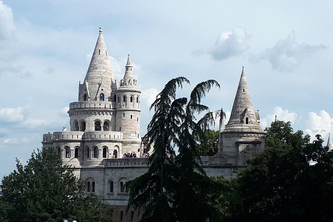 Walking Tour and Wine Tasting With Legends in the Castle District - Explore the Castle District