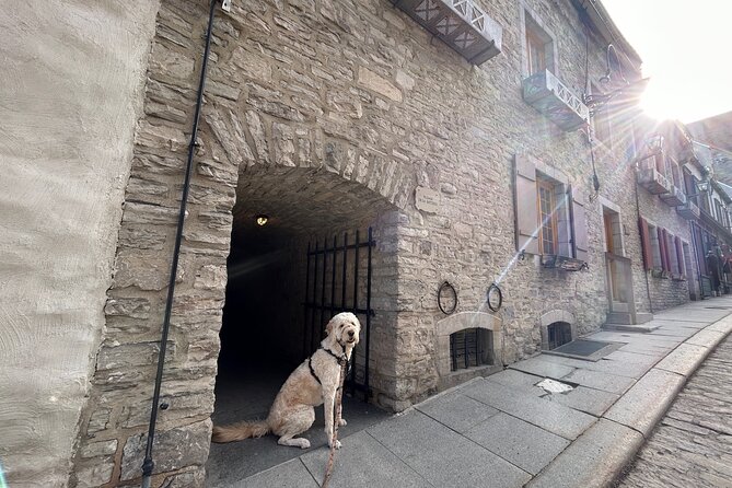Walking Tour: Crimes, Revelations & Anecdotes in Quebec - Immersive Storytelling Experience