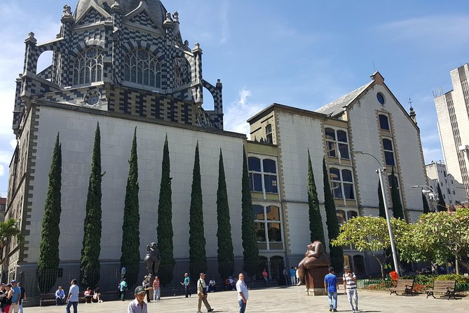 Walking Tour Downtown Medellín - Exploring Plaza Cisneros