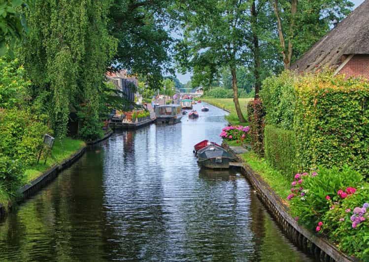 Walking Tour Giethoorn With Your Own Ai-Guide on Your Mobile - Self-Guided Tour Features
