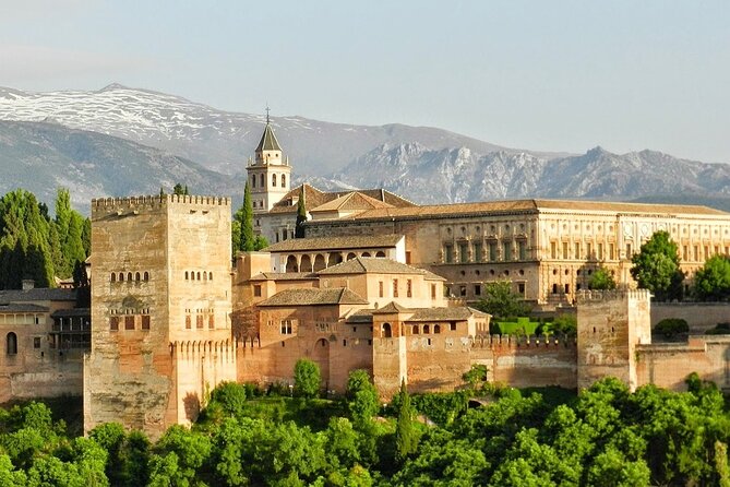 Walking Tour in Alhambra, Nasrid Palaces and Generalife - Tour Overview and Details