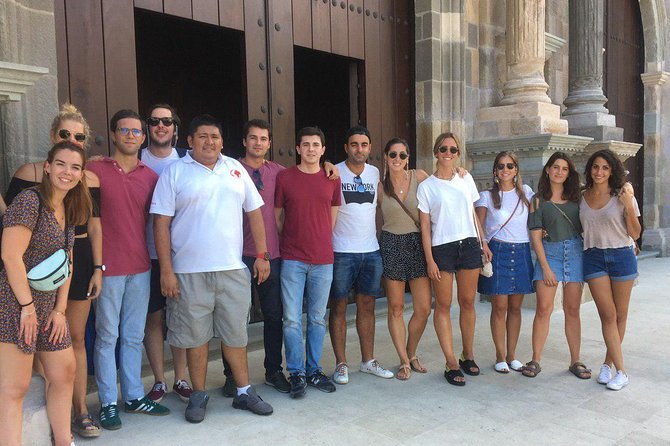Walking Tour in Casco Antiguo! - Architectural Blend in Casco Antiguo