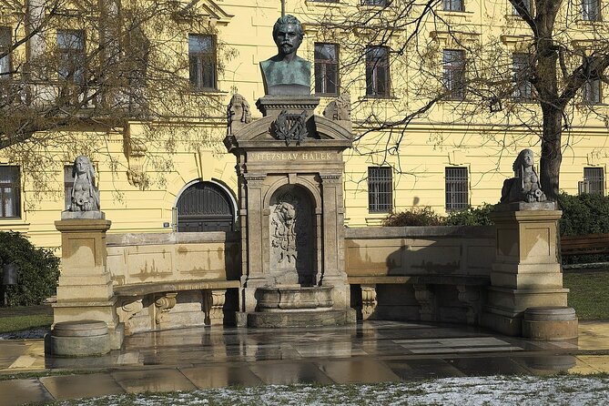 Walking Tour in New Town With Operation Anthropoid (Wwii) - Exploring Operation Anthropoid
