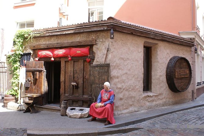 Walking Tour in Old Town - Whats Included