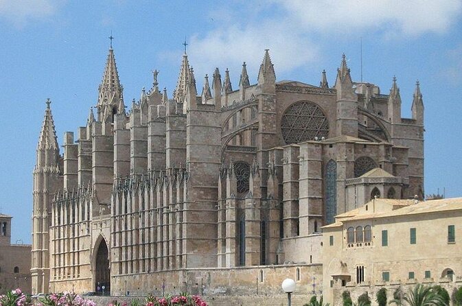 Walking Tour in Palma De Mallorca - Key Points