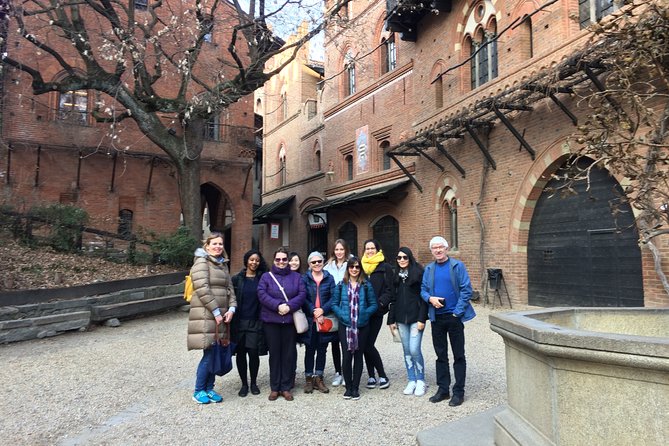 Walking Tour in Small Groups in English - Accessibility and Participation