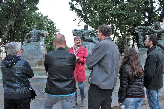 Walking Tour in Small Groups in English - Tasting Chocolates and Aperitivi