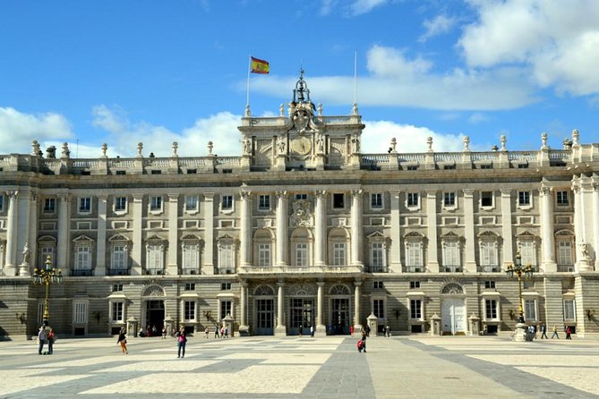 Walking Tour Madrid Old Town: Secret Spots and Hidden Gems - Discover Plaza Mayors Hidden Gems