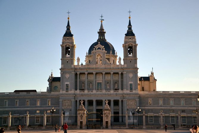 Walking Tour Madrid Old Town: Secret Spots and Hidden Gems - Dine at the Oldest Restaurant