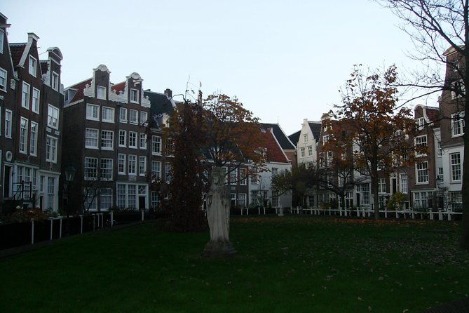 Walking Tour of 2 Hours of the Highlights of Amsterdam - Meeting and Pickup