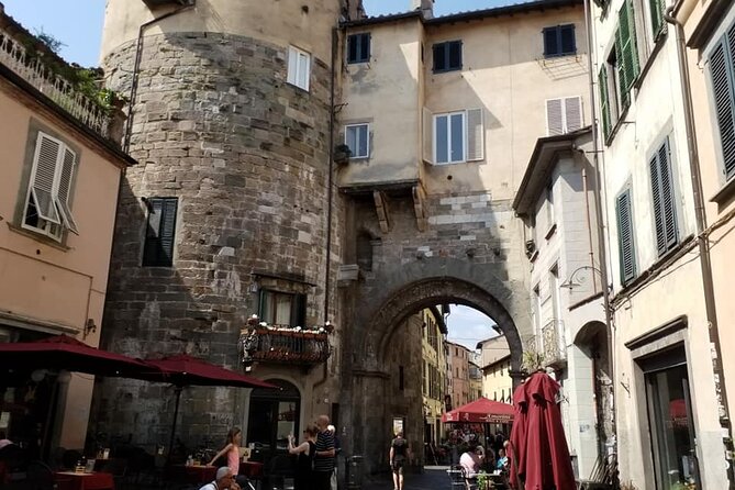 Walking Tour of Lucca and Its Walls - Observing Palazzo Pfanner From the Walls