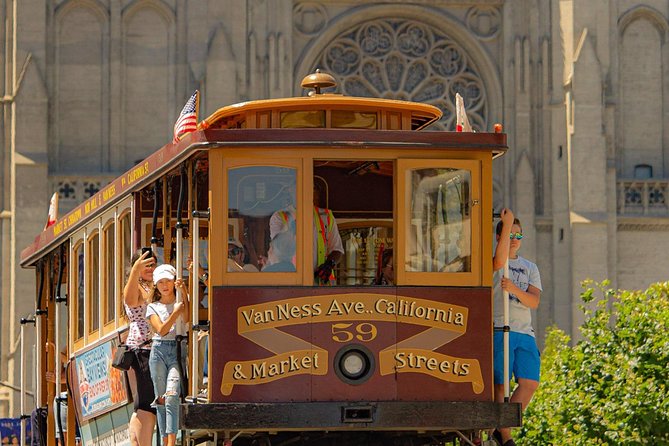 Walking Tour of Nob Hill - Cable Cars, Luxury Hotels, French-Gothic Cathedral - Sunset at the Top of the Mark
