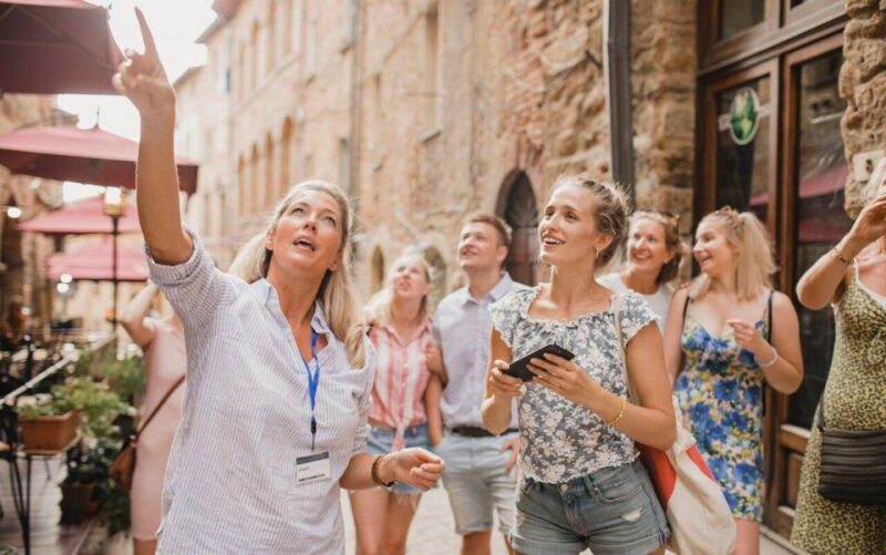 Walking Tour of Santa Fe's Most Beautiful and Historic Sites - Sena Plaza