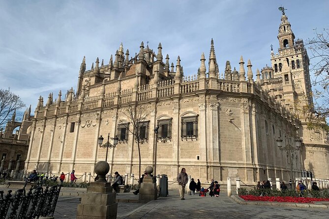 Walking Tour of Seville Cathedral With Guide - Guided Tour Highlights