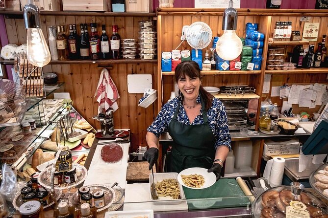 Walking Tour of Siena With Food & Chianti Wine - Highlights of Piazza Del Campo