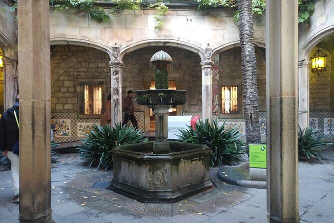 Walking Tour of the Gothic Quarter of Barcelona With Pintxos Tasting - Local Guide and Languages