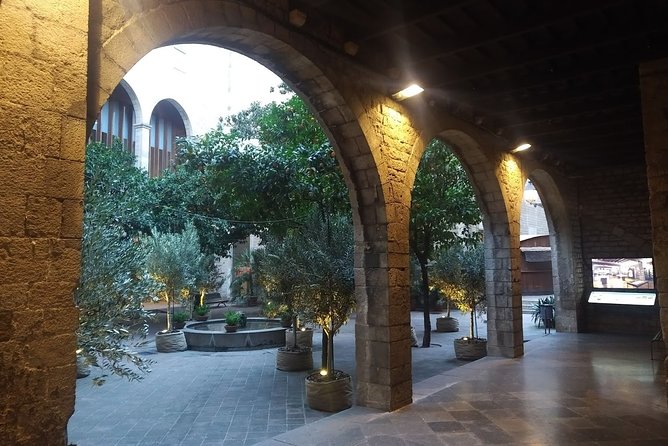 Walking Tour of the Gothic Quarter of Barcelona With Pintxos Tasting - Inclusions and Pricing
