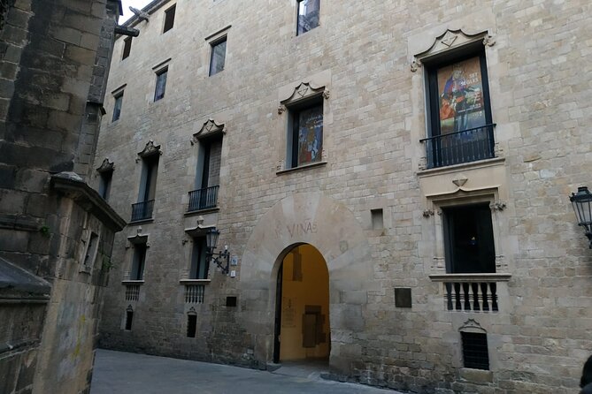 Walking Tour of the Gothic Quarter of Barcelona With Pintxos Tasting - Meeting Point and Pickup