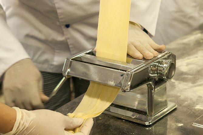 Walking Tour & Pasta Lesson Standard - Inclusions and Amenities