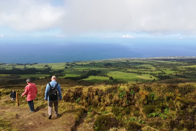 Walking Tour Sete Cidades - About the Provider