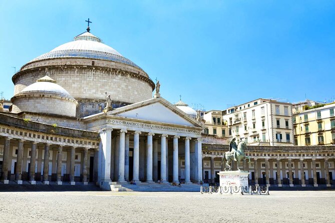 Walking Tour: The Monumental Naples of Maradona - The Fountain and the Municipality