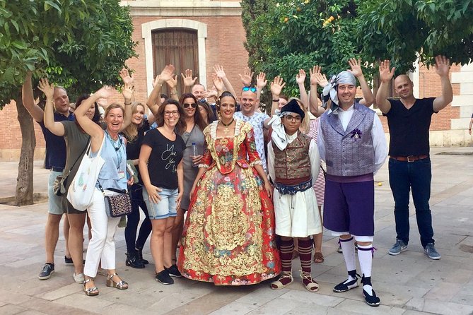 Walking Tour Through the Old Town With a Dutch-Speaking City Guide - Meeting and End Points
