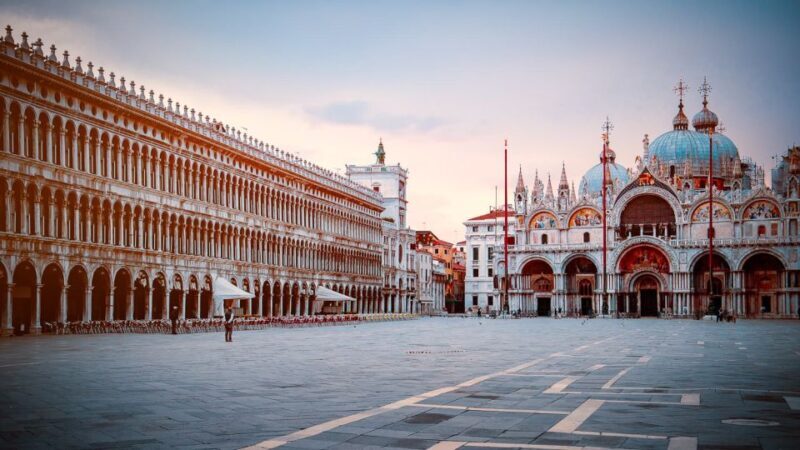 Walking Tour to Uncover the Hidden Venice - The Rich History of Venice
