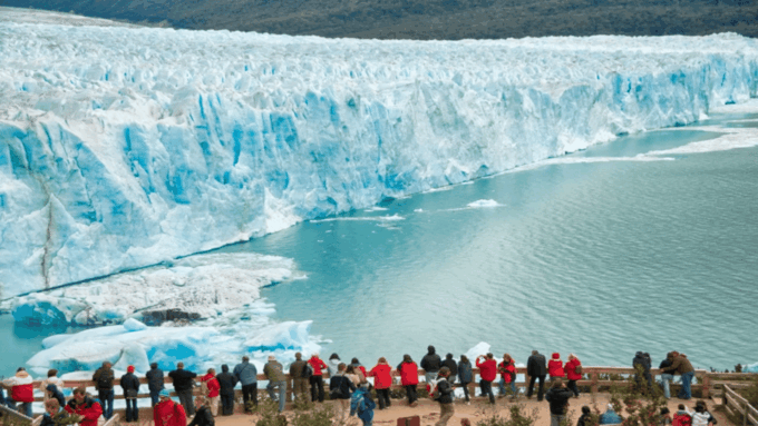 Walkways in Perito Moreno - Sustainability and Responsibility