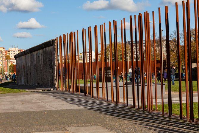 Wall Tour Berlin - Fates, Heroes & Love Stories - Transportation Options