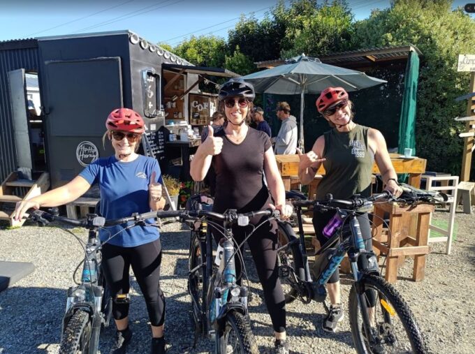 WāNaka: Gladstone Track and Wanaka Trails on Bike or Ebike - Optional Break and Photo Stop
